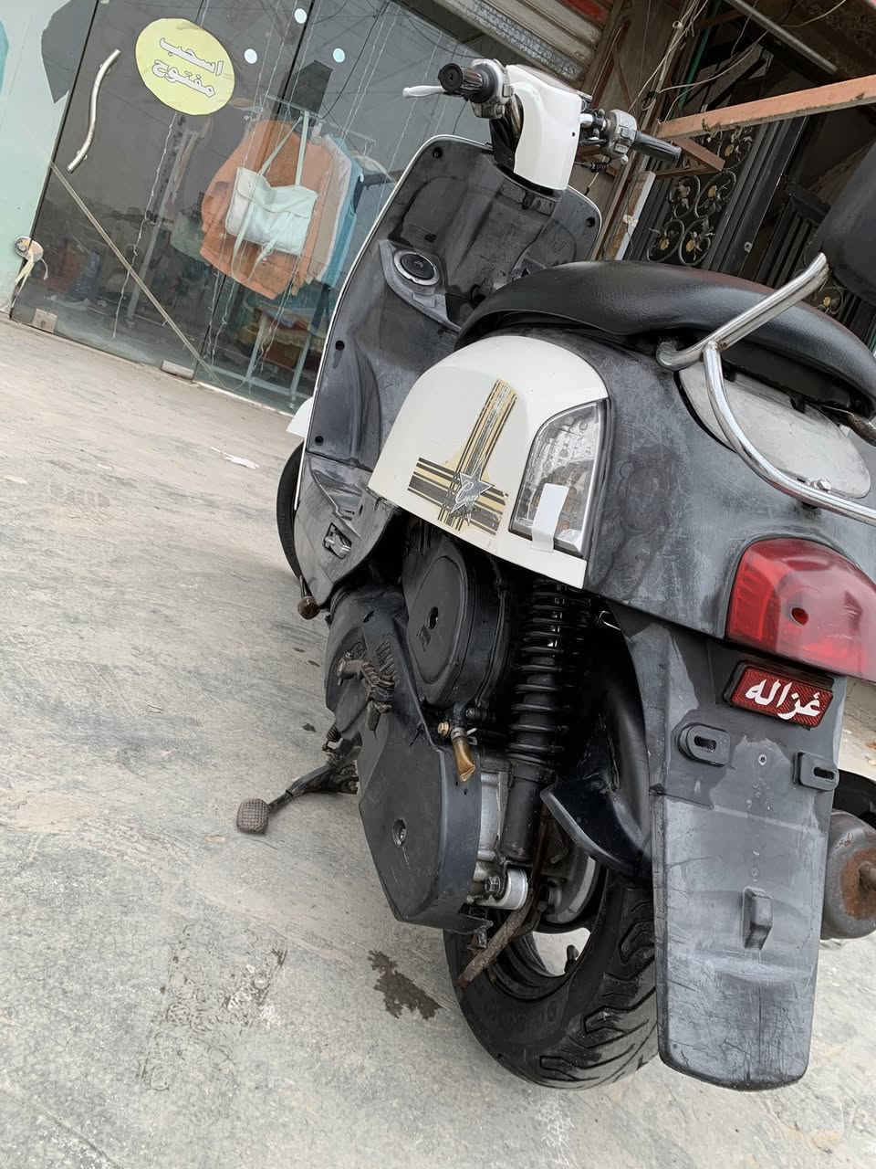 السلام عليكم دراجه ماكس بوليسي كامله مابيه اي نقص مكينه ممفتوحه صارله ٣ اشهر نازله من الرمبه كهربائيات كله شغال للبيع السعر ٧٥٠ وبيه مجال لتواصل *********** مكاني بغداد حي الجهاد
