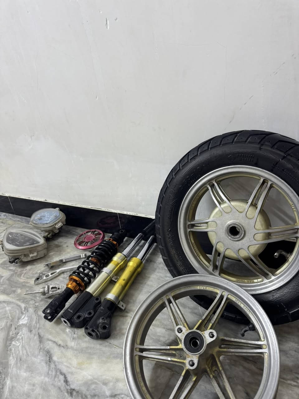 مكاني بغداد بلديات تزويد اصلي مو تجاري
ل صدر الامامي ب50 قزم 
ليدات ب 10 
دشبول مال منغولي ب 20 
دشبول مال عدله 30 
دبل خلفي ب 20 
قطره 5 ولقبق 5 ولوياله ب 250 
***********
