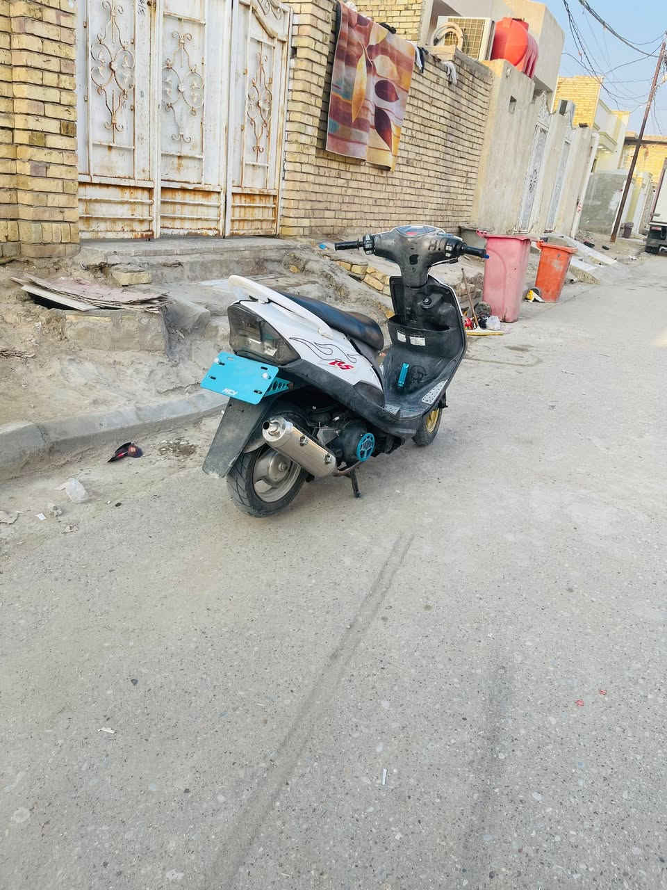 سعرها 750سلام عليكم ماكس عدلة كفالة عامة
مكينة بلاد مامفتوحة
بيها تزويد سمائي كلةة اصلي
ويل عنكبوت اصلي 
كفرات 4ولفات اصلية 
يدات بريك nsy
قبق شاصيnsy
قبق فلاوين nsy
ستان صفح nsy
براغي كاعية nsy
قاعدة رقم nsy
دشلي كيلو متر nsy
صالنصة صجيمة اصلية 
كلها شغالة عوزهاا بس باتري 
***********
مكاني حي الغدير
