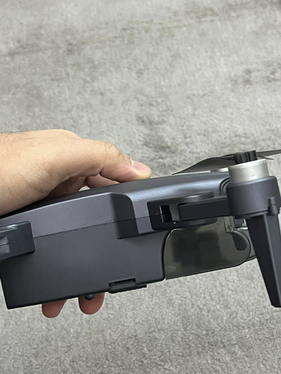 درون ام الكبل الي يريد تصوير يراسلني خاص
تأتي مزودة بكاميرا مزدوجة عالية الدقة 4K.
تتميز بخاصية FPV عبر الواي فاي.
تتضمن ميزة تثبيت الصورة الإلكتروني (EIS).
كامرة كمبل مانع اهتزاز
السعر مناسب *********** بي واتساب
