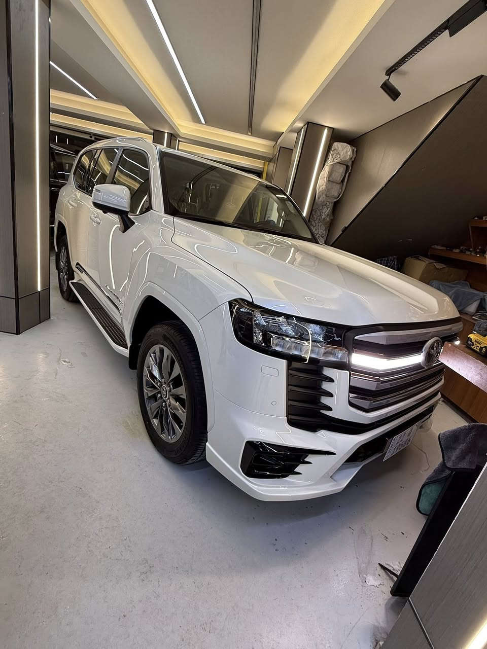 لاند كروز 2024 
GXR LIMITED
فول مواصفات زيرو بريميه اصلية 
السياره تحت ضمان الشركة من وكاله المهند 
رقم اربيل 
مغلفة ppf بالكامل وضمان 5 سنوات
ماشيه الفين كيلو فقط 
فول مواصفات السياره 
محرك 4000 تنفس طبيعي 
مكانها كربلاء 
0788 299 6271

للتواصل واتساب 
***********
