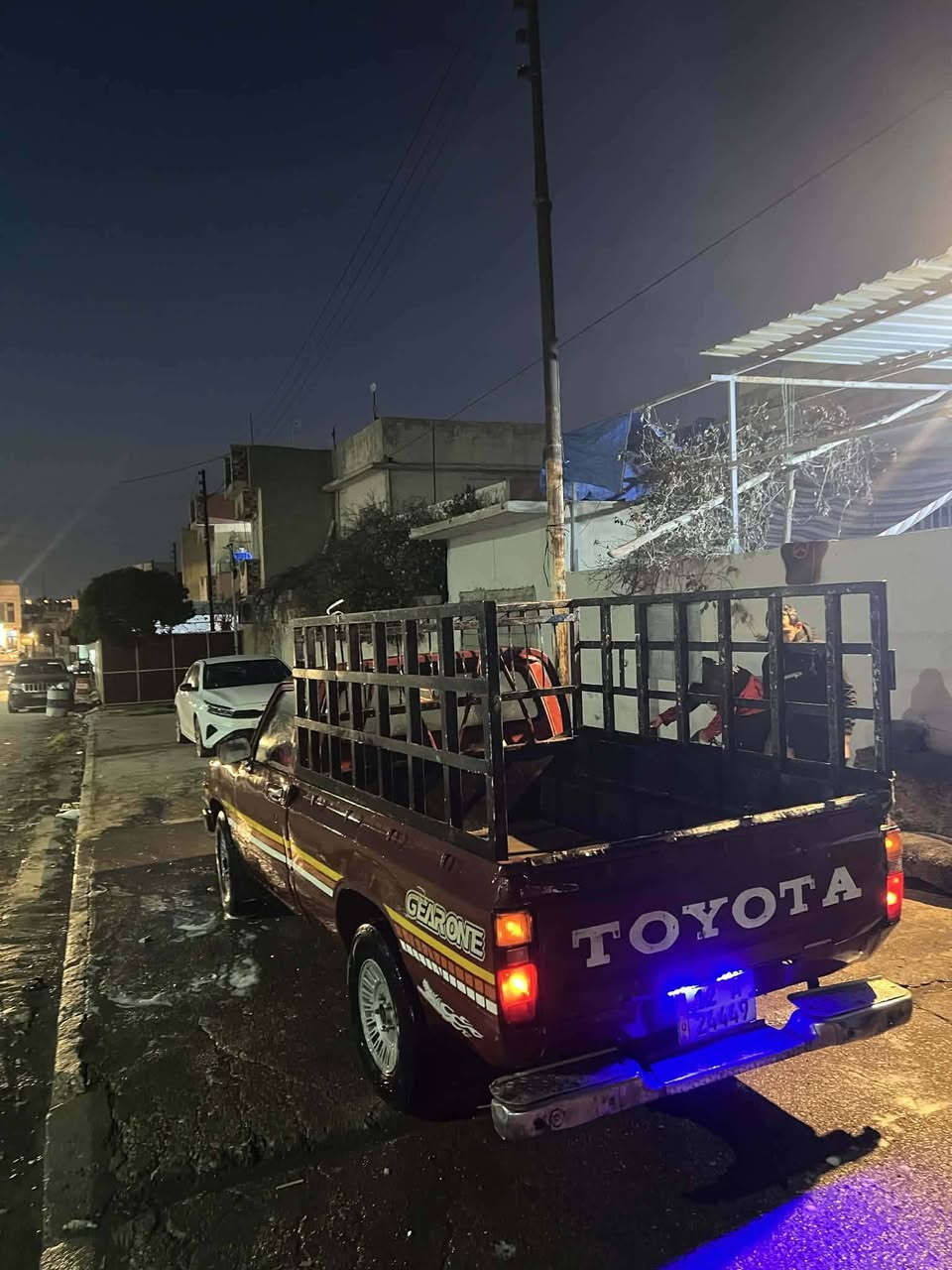 السلام عليكم ورحمة وبركاته
بكم  موديل 1982
بسمي كربون بنزين 
السعر 37وبي مجال 
باقي التفصيل الانتصال 
عل رقم ***********
