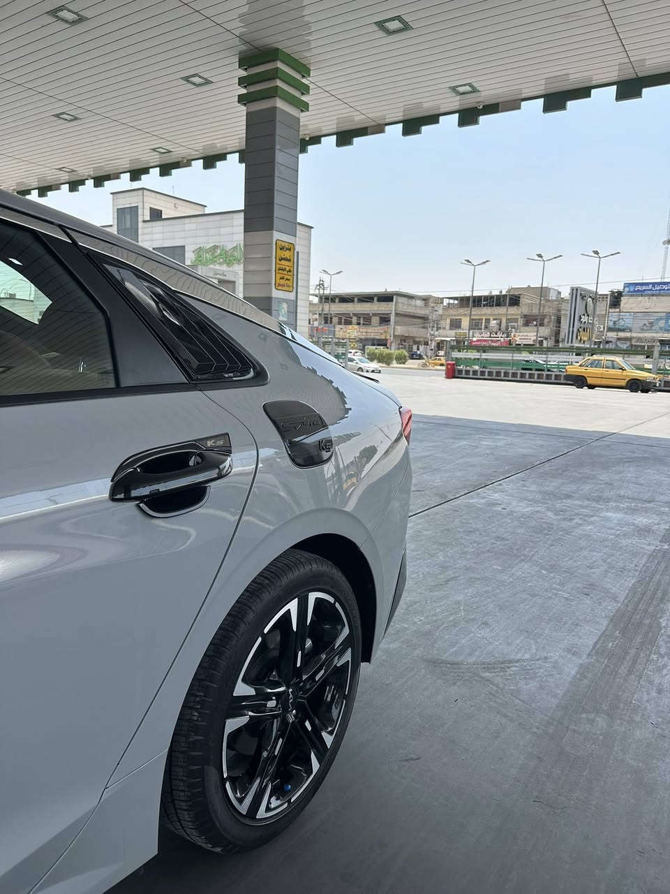 للبيع أو المراوس حسب القناعة
كيا K5 GT Line
موديل 2024

▪️ المحرك: 1600 تيربو
▪️ الممشى: 13 
▪️ الرقم: بغداد – باسمـي

الحالة:
 • حادثها بارد بنيد
 • الصندوق بارد 
 • باب خلفي جهة الراكب صار بيه بارد داخل العراق
 • بدووون إيرباك

المواصفات:
 • بصمة + تشغيل عن بعد
 • 4 أنظمة قيادة (عادي – سبورت – اقتصادي – ذكي)
 • رادار (أمامي – جانبي – خلفي)
 • توقف ذاتي أمامي وخلفي
 • تحديد مسار
 • LED أمامي وخلفي
 • لايت 3 عدسات زينون
 • Android Auto & Apple CarPlay
 • شاشة لمس + شاشة أعطال
 • كاميرا
 • سايد بريك كهربائي
 • تحكم ستيرن جهتين
 • نظام أوتو

📍 المكان: بغداد – البلديات
📞 الاتصال: ***********
💰 السعر مناسب ويُذكر بالخاص للجادين فقط
