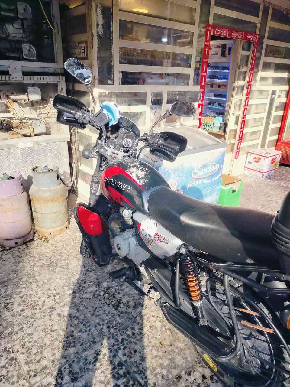 سلام عليكم.دراجه بوكسر 2020  مرقم بسمي كل شي مابيها الا غرامه ولا اي شي واتصال رقم ***********وسعر 1650وبيه مجال بسيط
