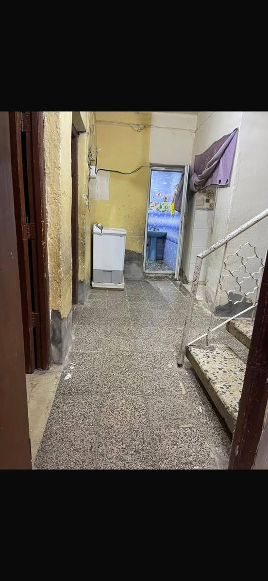 مساحه 200 م طابو ملك طابقين شارع شركه اول فرع بشارع شركه  طابق ثانب سويت غرفتين بي كلمن بي حمام  ومطبخ 
سعر 85 وبي مجال طيح مال تعمير او اذ صافي بيع هم يطيح من سعر 

 ***********
