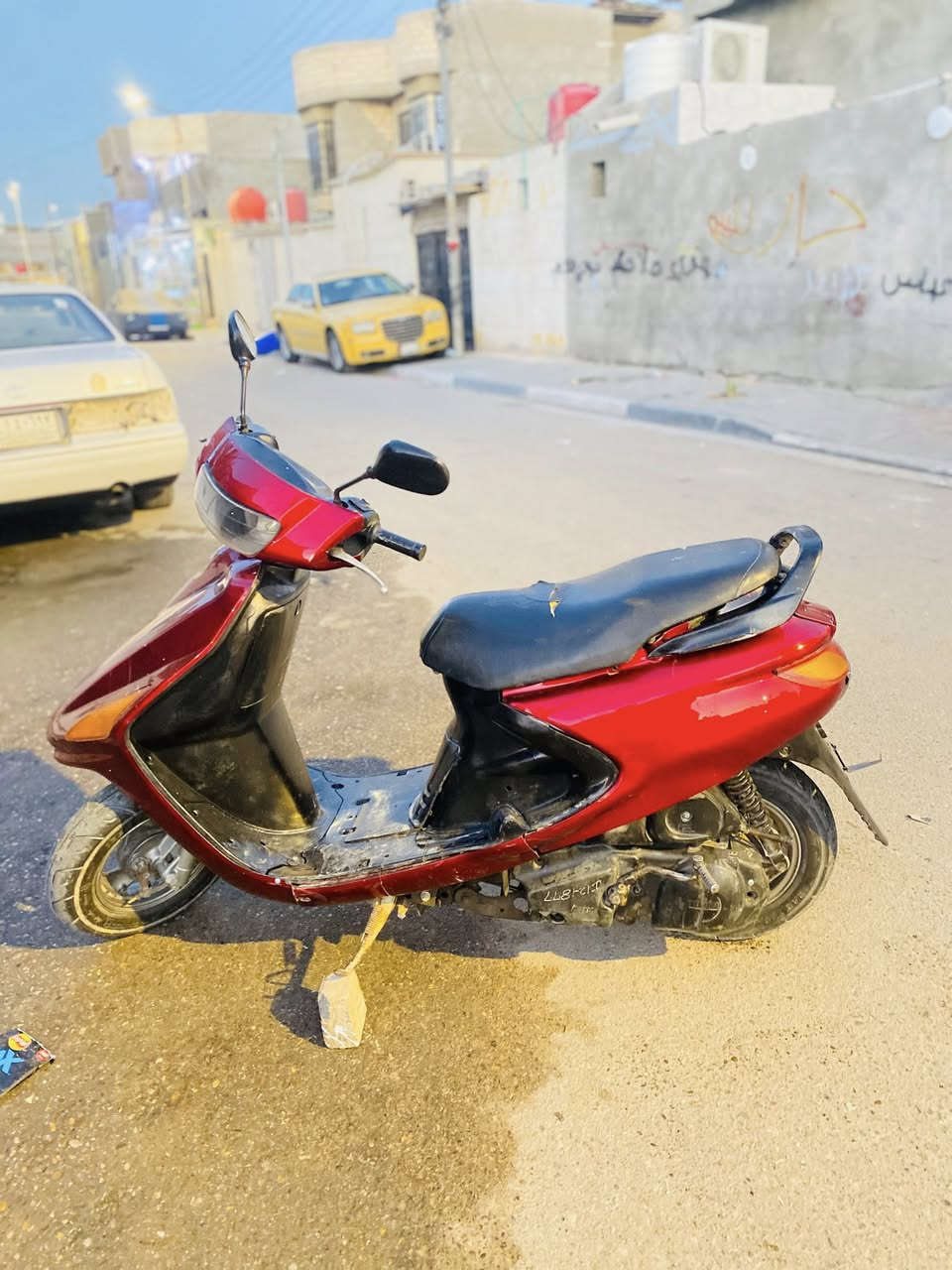 سلام عليكم دراجه فراشه دراجه كله شغاله سلف لايتات اشاير فقط الهورن ما يشتغل دراجه نضيفه وحلوه المكان بصره قبله سعر ٣٠٠ وهاذ رقمي ***********
