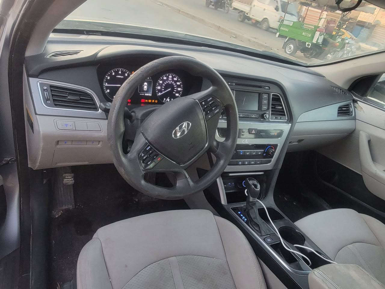 السلام عليكم  سوناته موديل 16 وارد امريكي  مكينه 2400  رقم بغداد انكليزي تحويل مباشر بسمك بيه صبغ بابين وجاملغ بالعافيه الياخذه مكان السياره بالحله السعر 99 ورقه سعرها مجاله كلش بصيط   
بيع او مراوس بتكسي  
***********
