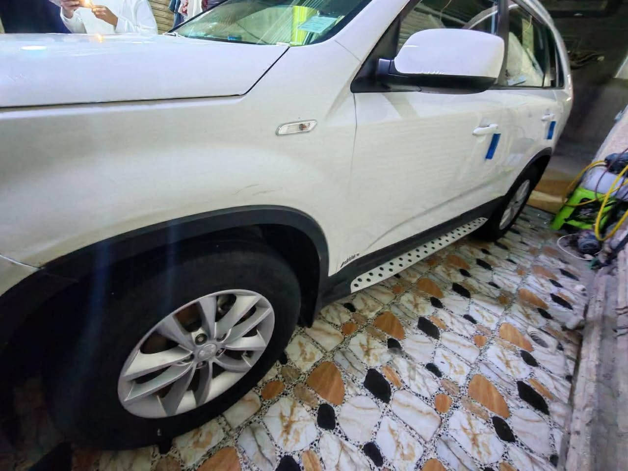 السلام عليكم بيع او مراوس حسب القناعة
سورنتو مديل ١٣ شكل ال١٥ خليجي ٦سلندر سبعة راكب مواصفات نص فول مرقم مداور ثاني يوم بيها ثلاث قطع تبديل اصلي نفس لون للإستفسار على الرقم ***********
