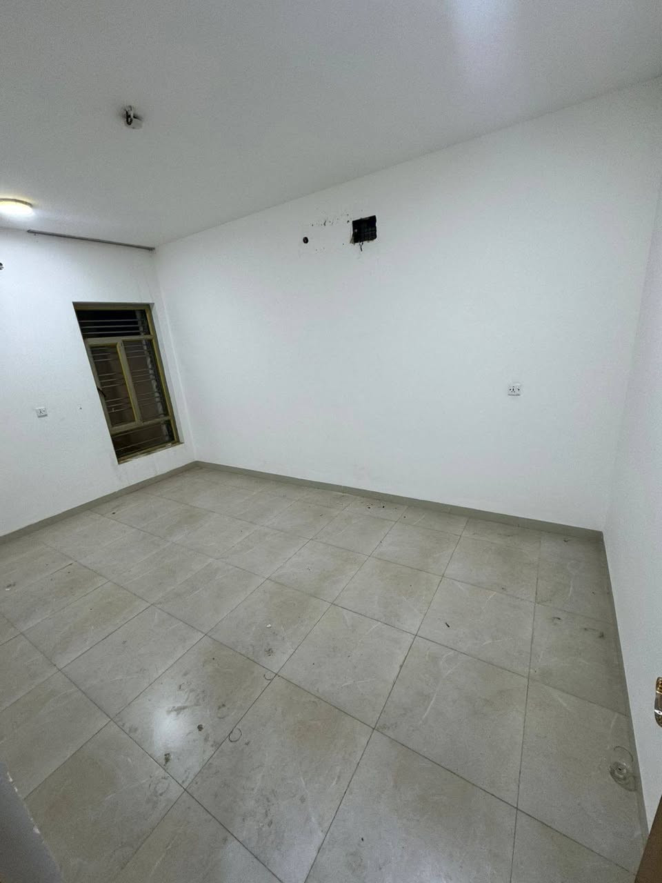 للأيجار مشتمل طابق ارضي مودرن مساحه 250 م #السيديه 

                       (معزول عزل تام )🔱🔱

يحتوي على 2 نوم وصاله ومطبخ وصاله وهول حولي وخدمات عدد 2 والصاله سويت + كراج سياره كبير 📍🔱

* يحتوي المشتمل على مدخلين ✅

الموقع السيديه مربع الاقتصادين📍

الأيجار مليون قفل 🔒🔒
_______________________________________
للأستفسار اكثر تفضلو بزياره مكتب الطائي للعقار 💎
السيديه شارع المركز عماره عالم الجوكر ✔️

او الأستفسار ع الارقام ادناه 📞↘️↘️ (متوفر واتساب )📌🔛
***********
