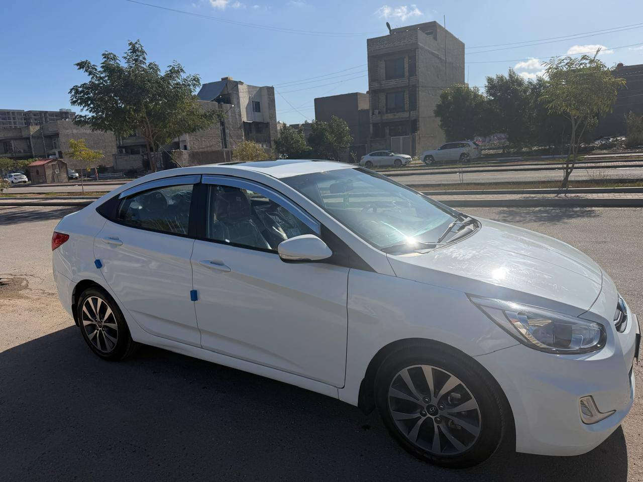 اكسنت 2016 خليجيه كفاله من الشخط. بغداد باسمي.
محرك 1600.دوش
ماشيه 39 بشرط بعدها بنايلونات الشركه..
فول موصفات مال الاكسنت بلو.
اربعه دسك.. فتحه سلايد.. 
5 ويل كب.. شاشه وكامره..
السياره جديده تجي تكلب وتفحص مشي وجداده للامانه مال بيت واقره السنويه شكد صارلها عدنا 
سبيرها منازل
للبيع فقط مكاني بغداد الكرخ حي الجهاد... 
..... ***********.....
