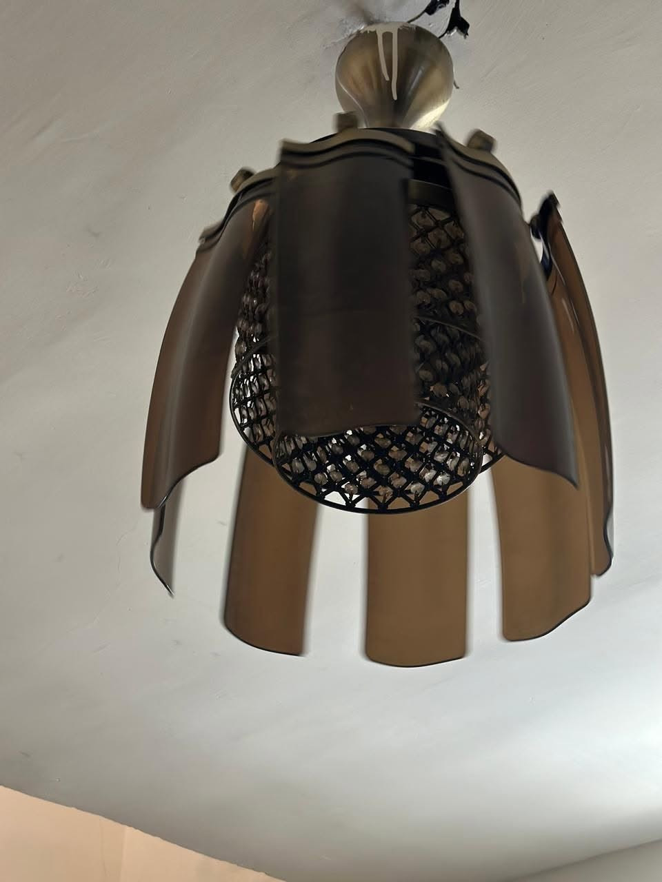 السلام عليكم 
مروحه ع ريمونت شغاله سعره 75
ثريات أيضا شغاله 75 وبيه مجال 
العنوان بغداد الشعله ***********
