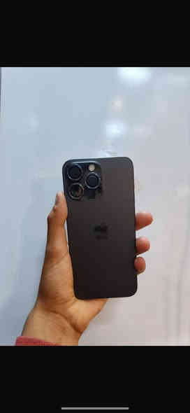 السلام عليكم للبيع ايفون 15pm ذاكره 256 بطاريه 95 الجهاز كله شغال علفحص فقط (بطاريته معلايه ) باقي مكفول قفله مليون قفل بغداد مشتل ***********
