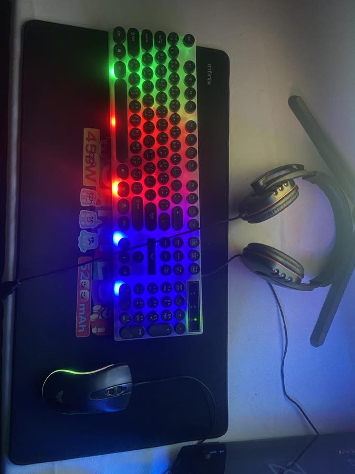 السلام عليكم
ـ PC كاملة للبيع + UPS Online 
-INTEL Core i5-14400F BOX
-RTX 4060 GIGABYTE EAGLE OC 8GB 3FAN BK
-16GB CORSAIR DDR5 5200 MHZ (8x2) 
KIT BLACK
-B760M H GIGABYTE DDR5 
-E900 1TB NVME M.2 3DNAND 2000M HEATSINK-DAHUA-E900N1TB 
-MNTOB MN-210 ALPHA DUAL RGB CUP COOLER
-PSU GAMDIAS KRATOS E1 600w RGB
-MNTOB MN-2080B STORM MESH 
4 FAN RGB 
-AOC 27G11E 27 FHD FAST IPS 0.5MS 
180HZ
اضافة الى جوستك بلي فور مع كت موس 
وكيبورد و سماعة كيمنك وUPS اونلاين اصلي 
مع العلم كراتين جميع المواد موجودة
وسلامتكم ..
واتساب او اتصال: ***********
