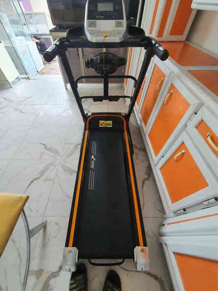 يتوفر في مجمع النازك جهاز جري ~(EVERE) صناعه فرنسي نضافه 85٪وجهاز هزاز وشناو بطن معه 
عنوان /النعمانيه /شارع 60/مقابل مدرسه بدور اساطعه 
رقم الهاتف واوتساب /***********
