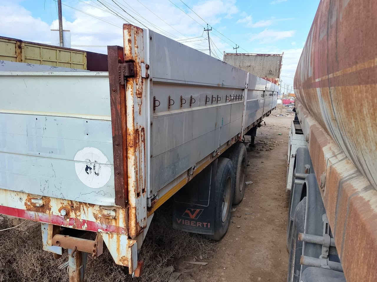 يالله سلام عليكم.        للبيع. ***********.   ***********
عربانة اوربي تك تاير ترهم مزوج سبرنك ابلادي ابو طيرة دناكير 13 مربع اجناب طول 13.  60. عربانة مكفول مكاني بغداد سياحي موجودة معرض تاج حجي طلال ابو مهدي دفاعي
