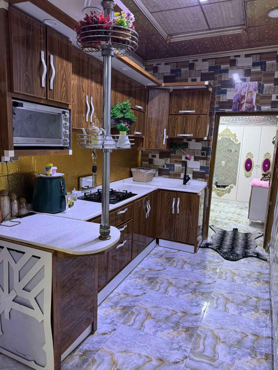 سلام عليكم مكلف بلنشر بيت للبيع تجاوز بناء جديد بي رقم تمليك المساحة 180 بي 3غرف نوم وستقبال  وصالة و2مطبخ حار بارد و2حمام خارجي وداخلي معة 2سبالت وكاونتر ولاثريات شارع المعهد السعر 50 الاستفسار ***********
