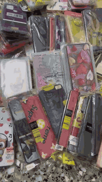 گفرات جميع اجهزة الاندرويد مشكل موديلات حلوة وراقية موجود كل الايتمات 
سعر 100 قطعة ب 70 الف 
العنوان : بغداد مصفى الدورة 
للتواصل : خاص او  ***********
متوفر 800 قطعة
