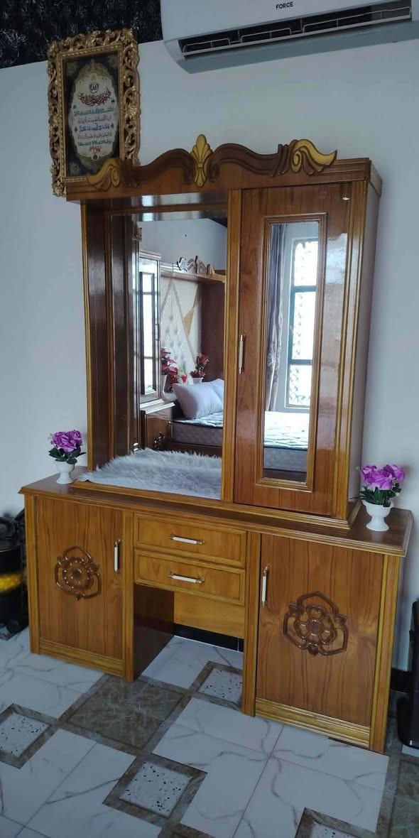 السلام عليكم يوجد لدينا غرفه اخشاب مستعمله للبيع لل استفسار
***********
