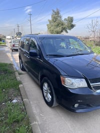 دوج كارفان موديل 2020ضررقطعتين جاملخ خلفي وباب سلايت فقط بدون دواخل رق...