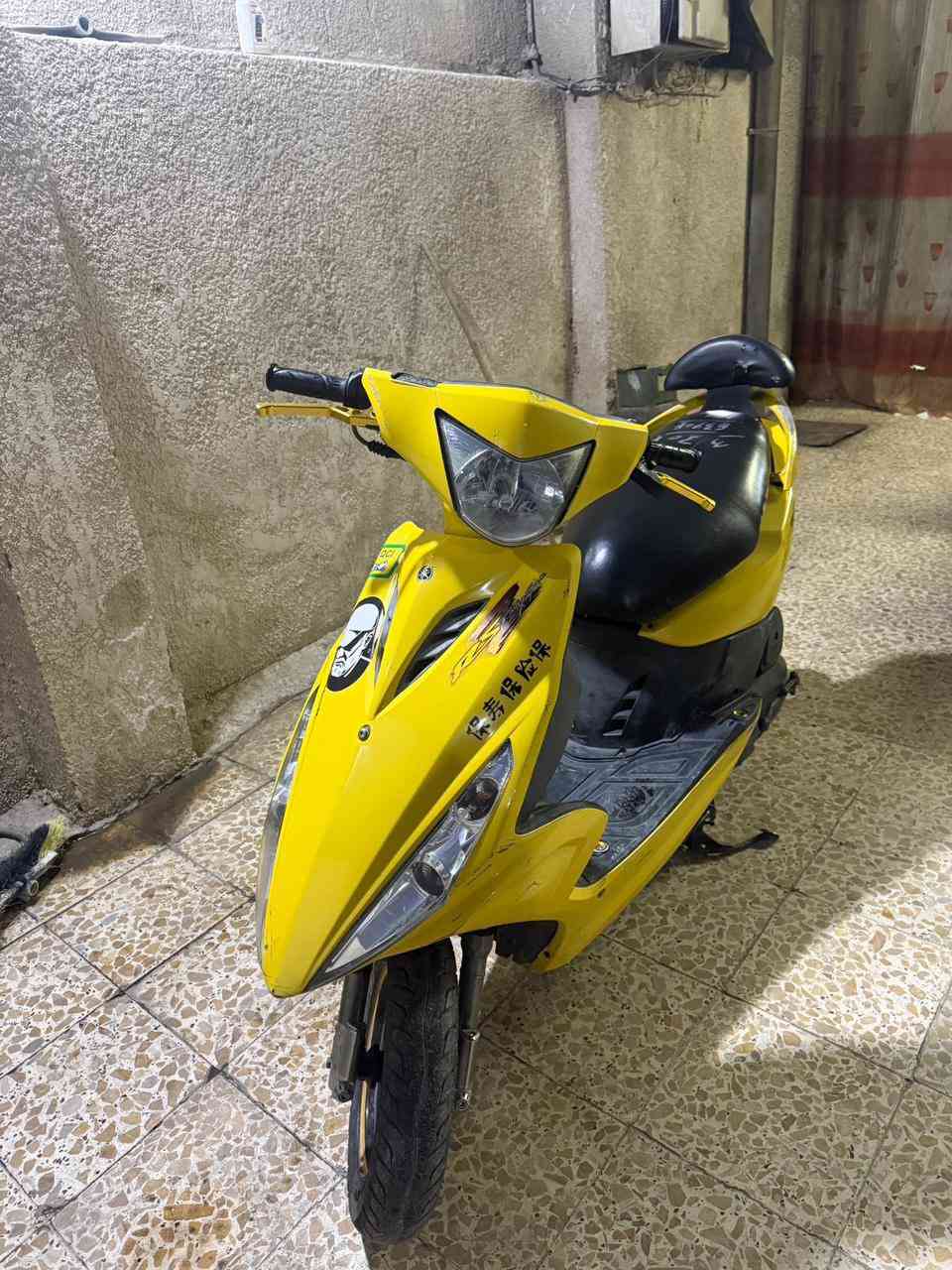 السلام عليكم للبيع ماكس مضلع لون اصفر الدراجه ختم واحد ويه مكينه مكفوله كفاله عامه حته كابريتر بلاديه  ملا حظه اطيك دبلات لبلاديه وياه   بس بيه ملاحضات بل كفر مبين بل صوره العنوان بغداد الحريه. ***********. السعر 700 وبيه مجال
