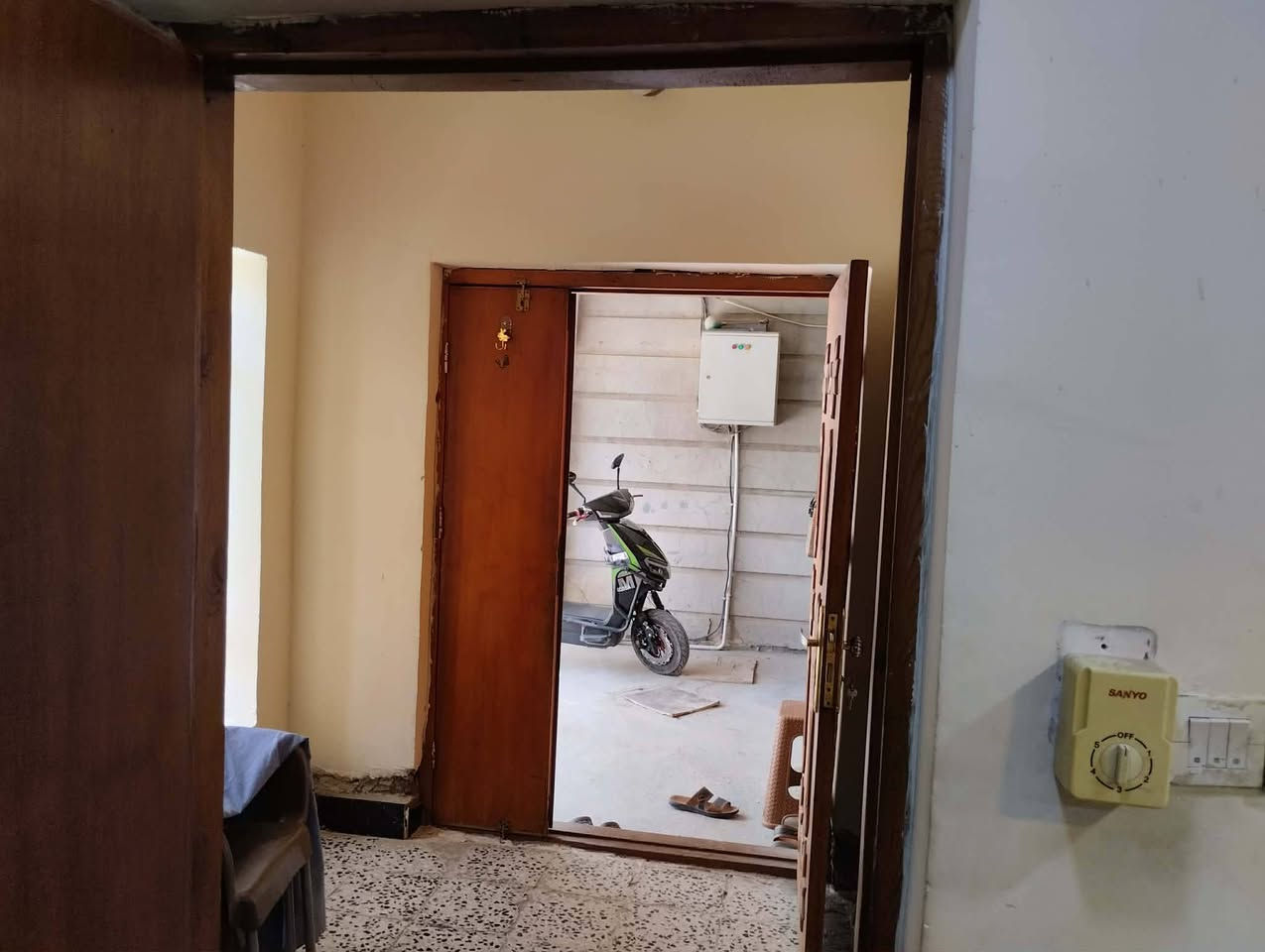 للبيع بيت
المساحة 215م
الموقع حي العسكري  منطقة 200  قرب جامع الحسن بن علي ومستوصف حي العسكري ومعهد المتميزين 
شارع 8  والفرع المقابيله 10
بظهر شارع 40 مباشر
البيت يتكون من 4 غرف نوم
نوع العقار طابو صرف 
السعر 160 وقابل للتفاوض 
للاستفسار الاتصال على الرقم***********
