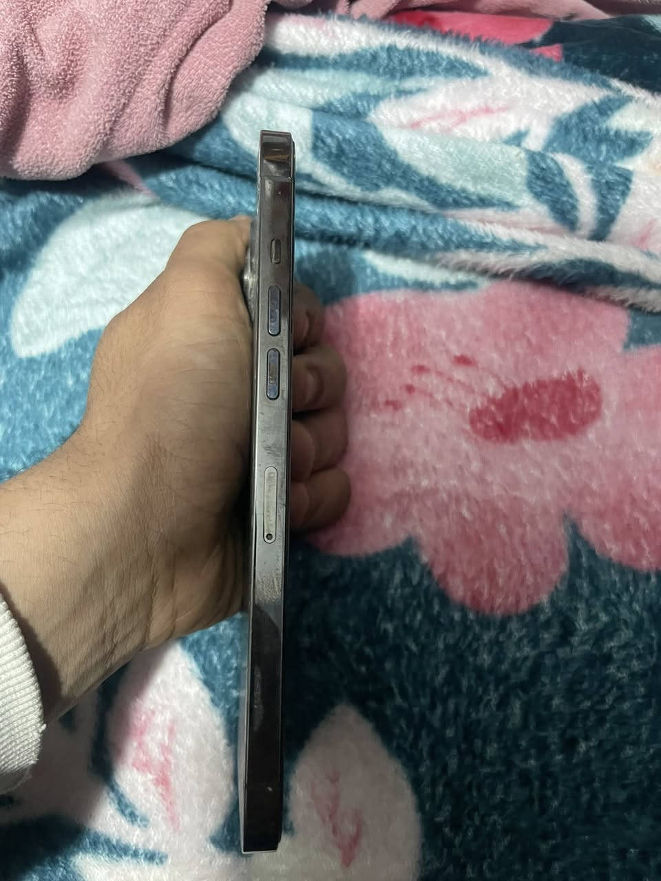 السلام عليكم ايفون 12 برو ماكس نموذج M بطاريه 82مبدل شاشه تفصيخ وبيها فطور جهاز خير من الله  لا فديوم طافي ولا معلك عندي وبطاريته تخبل العنوان 
الامين الثانيه رقم للاستفسار***********
السعر 450وبي مجال
