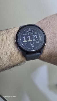 ساعه كارمن فورنر255مع كيبل شحن نظافة كماموضح بحال جديد مع علبة استفسار...