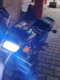 سيفان 21 نضافه فول تجي تفحص وين متريد محرك كفاله الكشر ناقصه بس سيبايه...