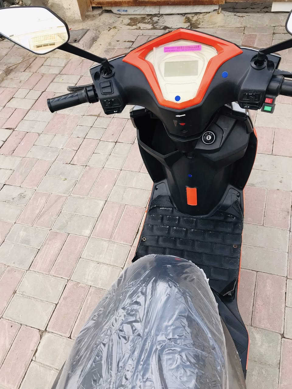 السلام عليكم للبيع دراجه شحن نظيف موديل 2023 السعر 350 وبي مجال 
***********
