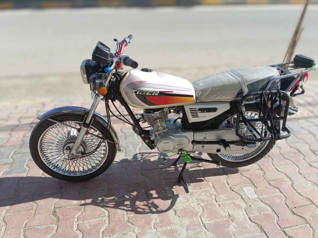 دراجة للبيع
تايكر 2020 نضافة كدام العين 
السعر 550 وبي مجال 
*********** اتصال + واتساب
