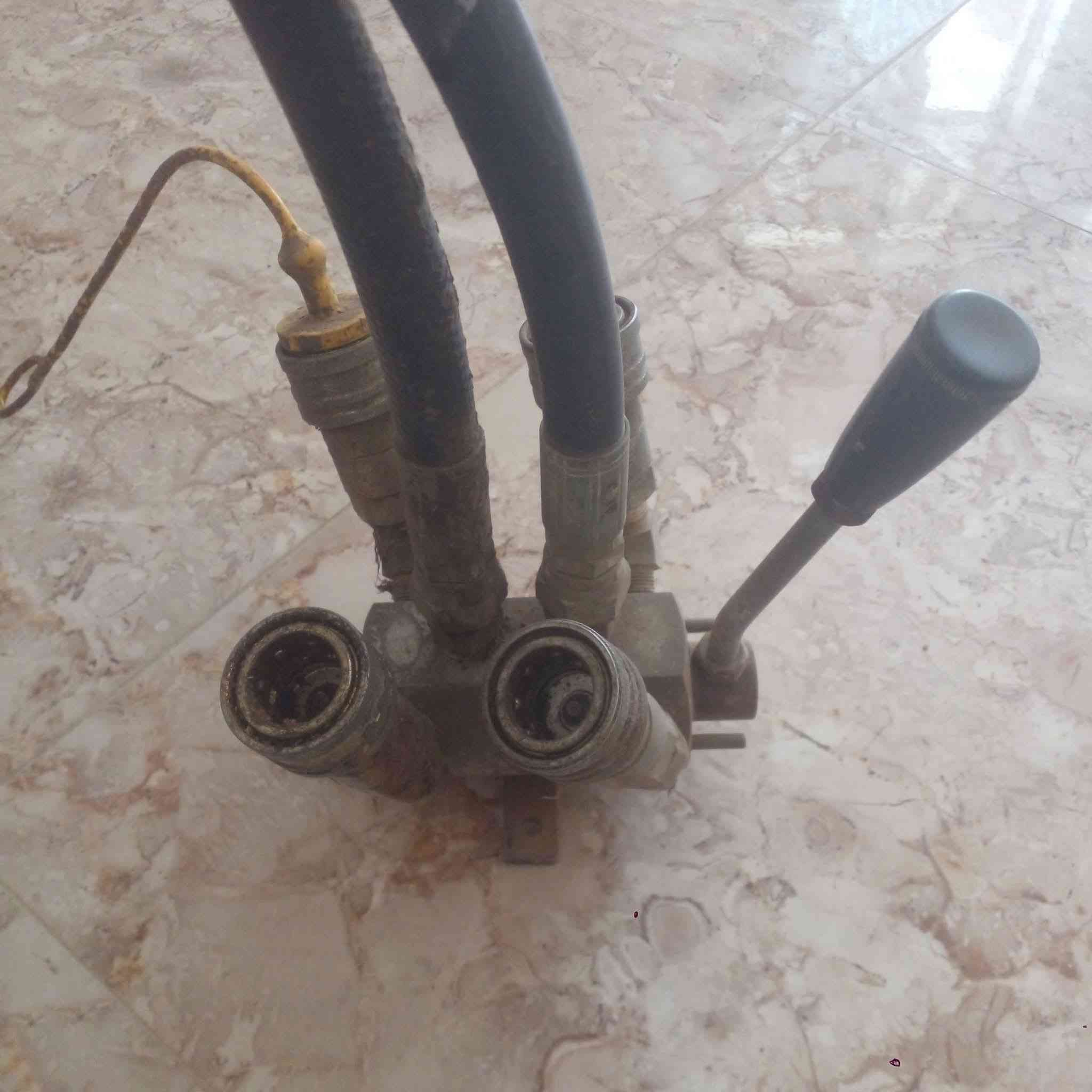 السلام عليكم للبيع جهاز كيله نضيف جاهز من صوندات وراس صونده مكان بابل للاستفسار ***********
