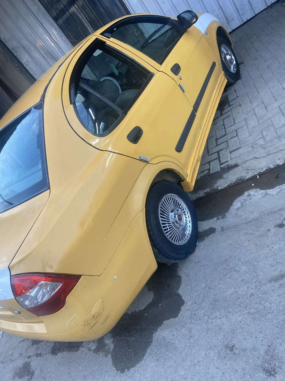 سلام عليكم للبيع طيبه مديل 2015 رقم نكليزي  مصفره هيئه وغرامات مكينه وكير وصدو خير من الله بيه جاملغ مبدل صفحة السايق وبيه طخه موضحه بالفديو جهت اليمنه السعر 32 المكان بغداد الشعب ***********
