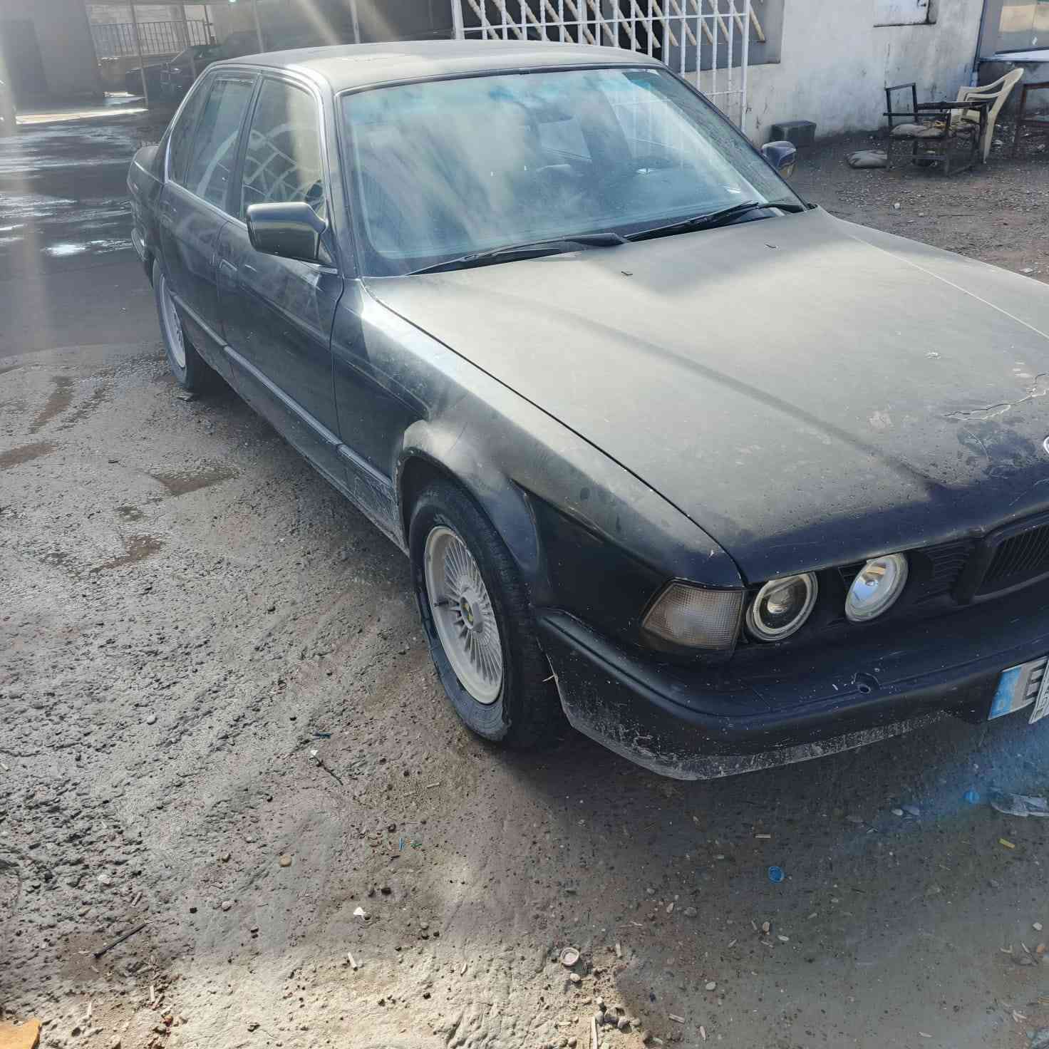 السلام عليكم اخوان سياره بي ام 740 للبيع مراوس ما يخالف السياره ما مدراعيها ابيع واقع حال سياره مكينه وقير وحداديه خير من الله سياره مشروع وطني سنويتها سعرها 33 وبيها مجال تنتهي لل 27 مكانها صلاح الدي***********
