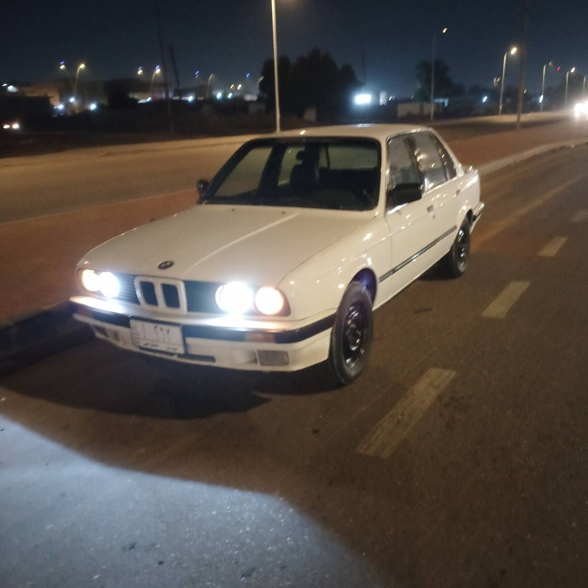 بي ام جديده كير ومكينه بلاديات و مديل 1988 سياره جديده و كهربائيات شغاله وكير عادي مكينه اربع سلندر دواخل سياره نظيفه سنويه 28 مشروع وطني رقم الواتساب *********** الزبير, البصرة
