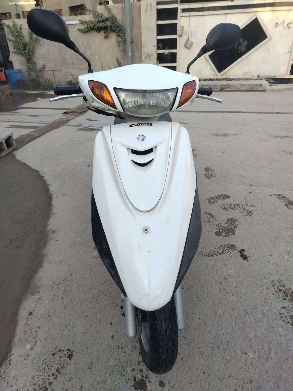 السلام عليكم. دراجة اكسز نوزل خطين ياباني ستاند حساس  مال رمبة  محرك بلادي باتري جديد ادامة كاملة تايرات جدد لايت زنون دهن كلة اصلي وبانزين محسن اي قطعة تجارية مابيها اوراق موجوده باسمي .. الدراجة نظيفة جدا سلف هندر شغال.. شغالة نكرة سلف باي وقت مكينة ناعمة كلش متصرف عليها  ولا دينار مابيها اي نقص السعر 1150  المكان الشرطة الخامسة او الشورجة ساحة الوثبة ***********
