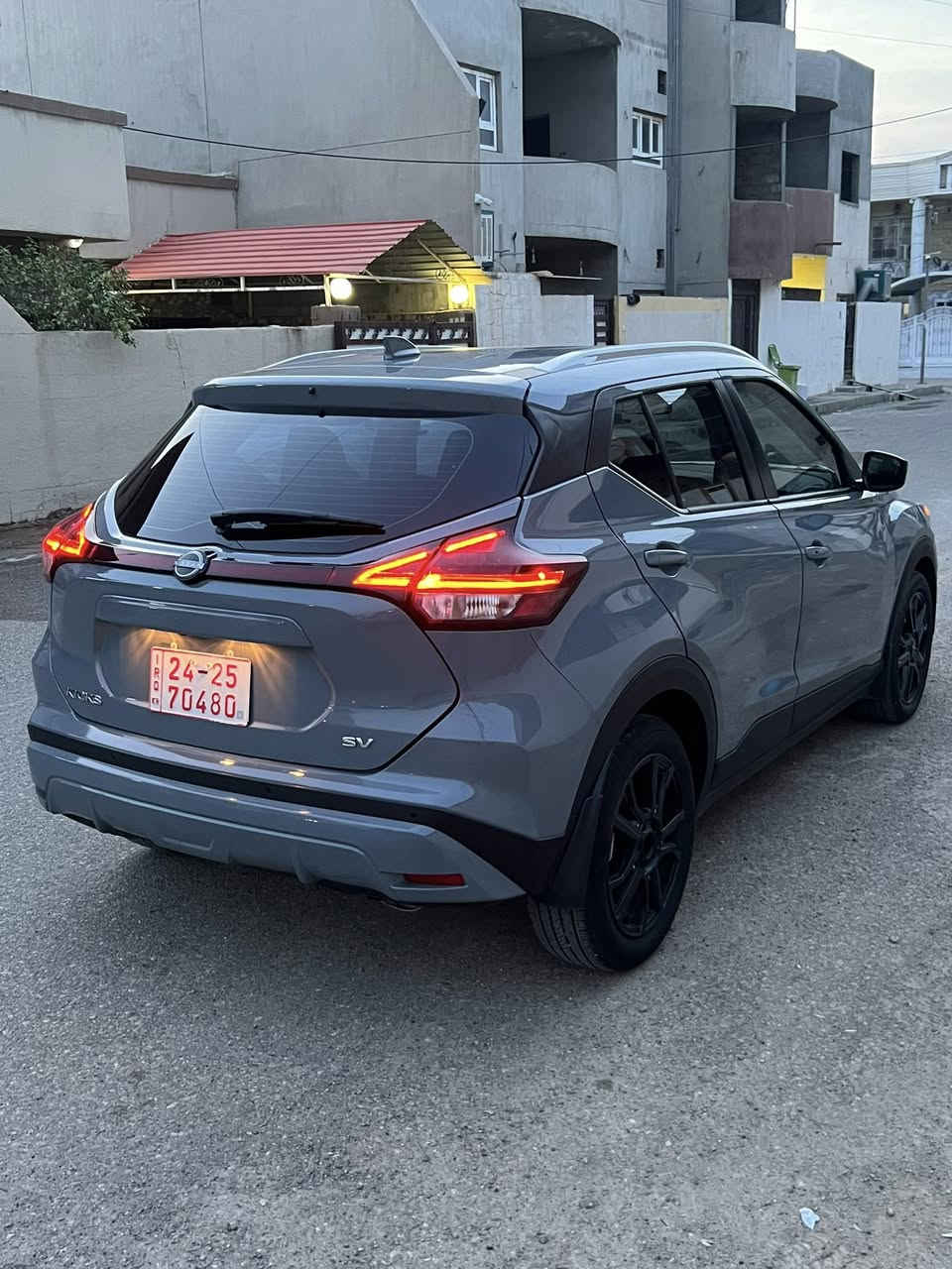 سلام عليكم شباب متاح نيسان ككس  موديل 23سمنتي ظرر جاملغ وربع باب بدون دواخل بجم سليم كاتي تترقم شمالي فقط مكاني كركوك السعر 145 وبيهة مجال ***********
