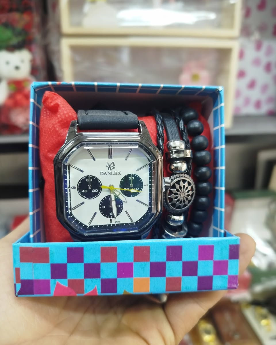 #جديدنا-في عيد الحب، خلي هديتك تحكي عنك ❤️
مو مجرد هدية… رسالة حب
اختَر هدية تترك أثر وتعيش طويلًا
لأن التفاصيل الصغيرة تصنع فرقًا كبيرًا
حبك يستاهل هدية مميزة

#مكتبة_المتنبي_هدايا_قرطاسية_عطور_طباعة_بحوث_عمل____تقرير_كبس_هويا_استنساخ_عادي_ملون
آلُثـقة ❣ۈإآلُتـ,مـيَزً ❣۶نۈإآننإآ
تتوفر خدمة توصيل  جميع انحاء العراق 🚗🚗
العنوان سبع البور ..شارع السوداني ..مقابل مجوهرات الاميرات
للحجز ؏ًـلى الخـَِـَِـَِ🏠ـَِـَِـََِِـَِـَِـَِاص 📩📩
***********
