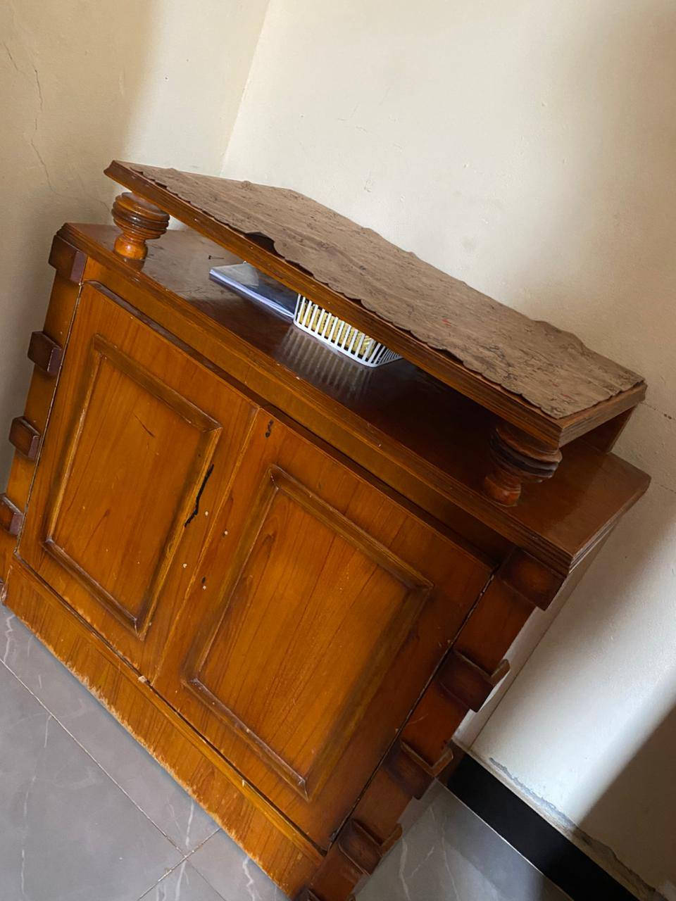 السلام عليكم ورحمة الله وبركاته جرابي  عدد ٢سعر واحد ب ٢٠ وهاي بوفيات خشب ثنينهن ب٢٥ مكاني ديالى بعقوبه شفته هاذا رقمي ***********
