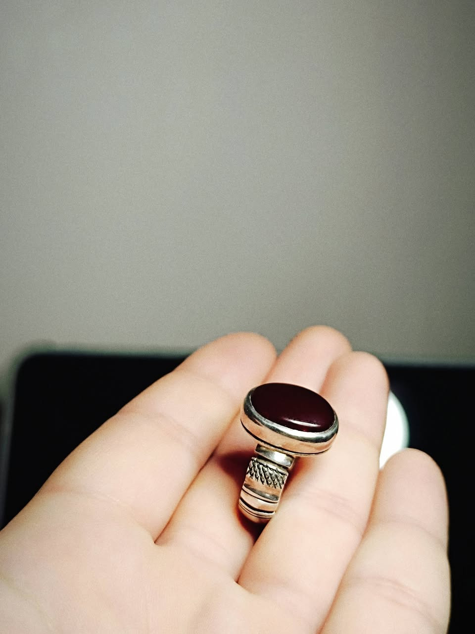 سلام عليكم
خاتم عقيق يماني كرزي الكرز صياغة يدوية جميلة روعة من جمال قياس 22/23

خاتم سليماني صياغة ملكية تحفة قياس 23/24

يوجد توصيل جميع محافظات العراق 

***********
