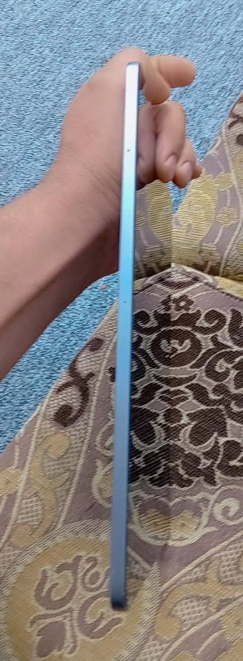 ايباد 11برو ماكس نضافه 90تسعين بالميه
البطاريه 73السعر 650وبي مجال ***********
