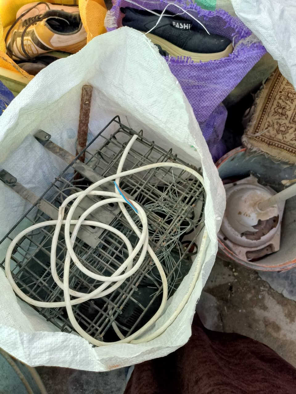 مبرد بل ١٠٠ الف وبيه مجل  هذ ومبرد ثني بل ١٠٠ الف  فراش هذ بل ٢٠ الف مروحت بل ١١  درج بل ١١ ساعه بل ٣ الف  حذيت مستعمل ابيع مجموعات ع الف واحده رجل ونساء وطفل هم  تنور با٣٠ وبيه مجل طباخ بل ٦٠  مكلف بل نشر عبيات بل ١١ الف تفزيوان بل ١٥ الف.  موجود حديده هواي البيع مستعجل   النجف


**إذا كنت صاحب هذا الإعلان وتريد حذفه لأي سبب، رجاءا أرسل رسالة إلى الدعم الفني**