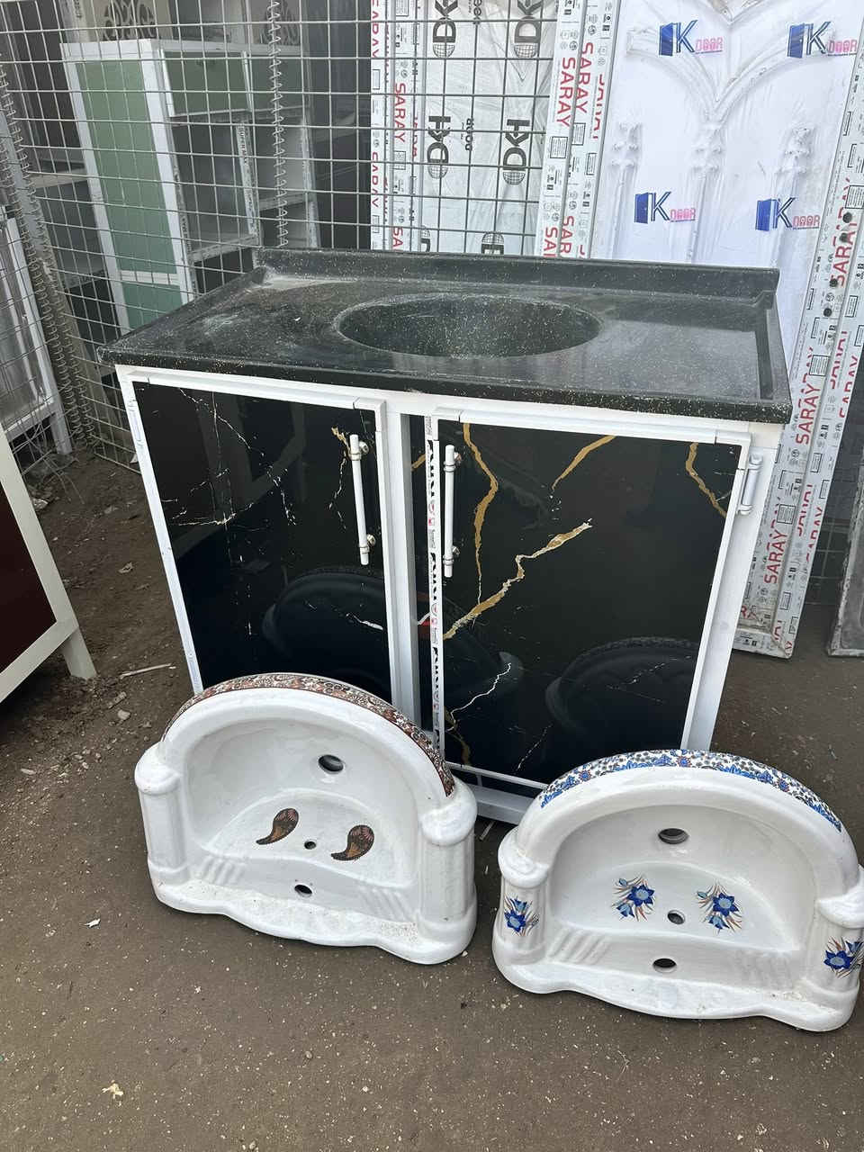 السلام عليكم اخوان الله خلقني لتحدي كافه الغراض المنزليه للبيع والشراء والمراوس جاهزين لتواصل عالمسنجر والواتساب (قادمون بقوه الله) هذا رقمي ***********
