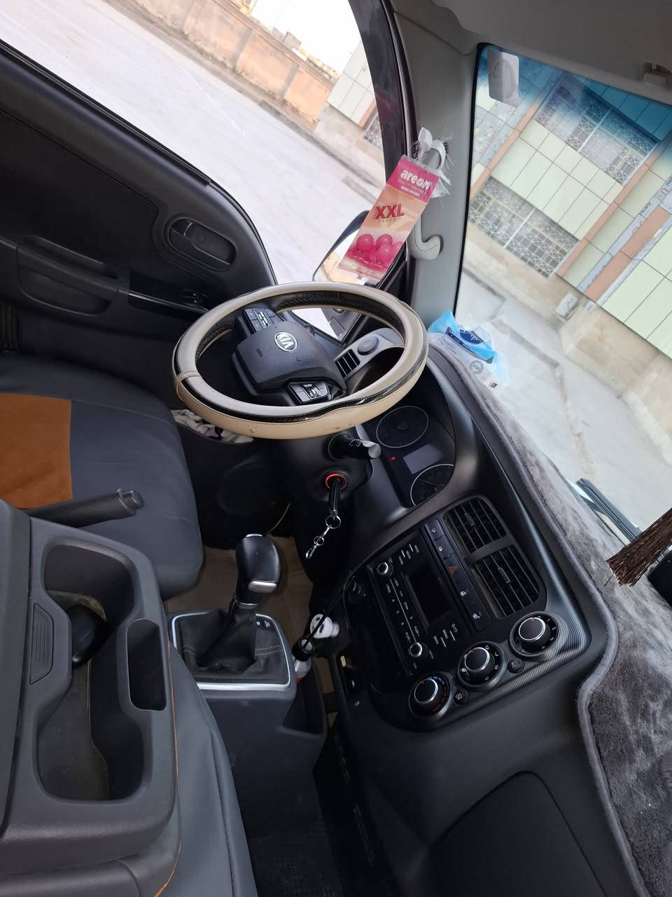 بنكو نثيه 2022 سياره كفاله عامه ضربه وصبغ وتبديل
مكينه وكير كفاله اوتماتيك 
ماشيه 35 ألف رقم انكليزي 
تحويل ثاني يوم 
رادار مانع انزلاق تحديد مسار 
تحكم استيرن 
قماره وربع 
خمس دكم تبريد بالكشن تدفئه بالاستيرن 
مري شفط ادبلو سائل 
السنويه لل2029
سياره جاهزه تدفئه تبريد حداده
السعر 187وبيهه مجال 
للااستفار الاتصال ***********
