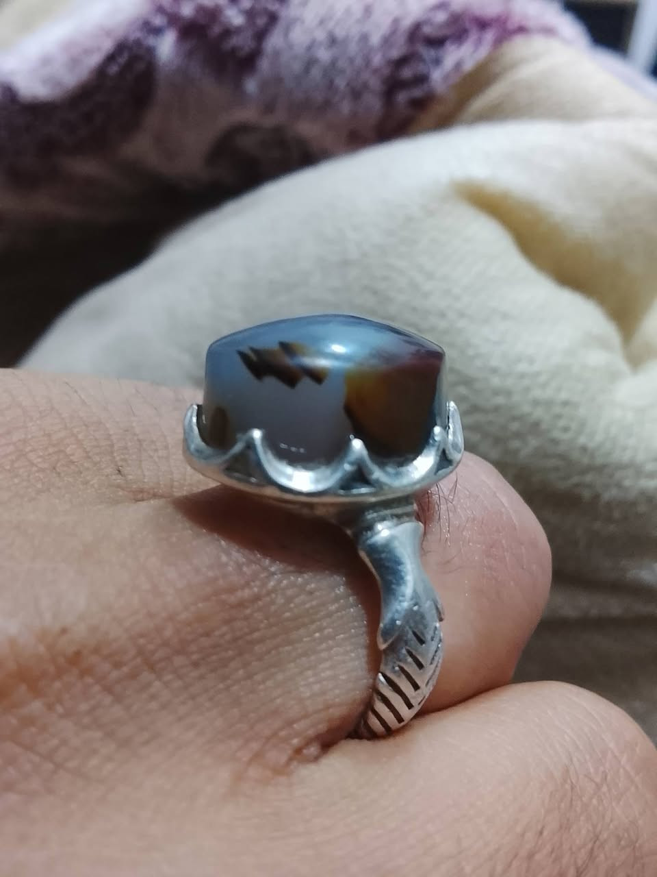 السلام عليكم شجريه يمانيه عين واضحة شرط الفحص للبيع  ***********
