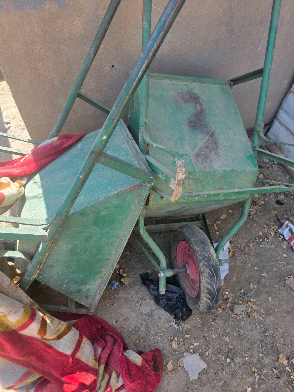 السلام عليكم ونج نجفي للبيع 
٥ عرباين جديد ونضيف مستعمل ٣ مرات بس الشراي يراسلني او يتصل عالرقم ***********