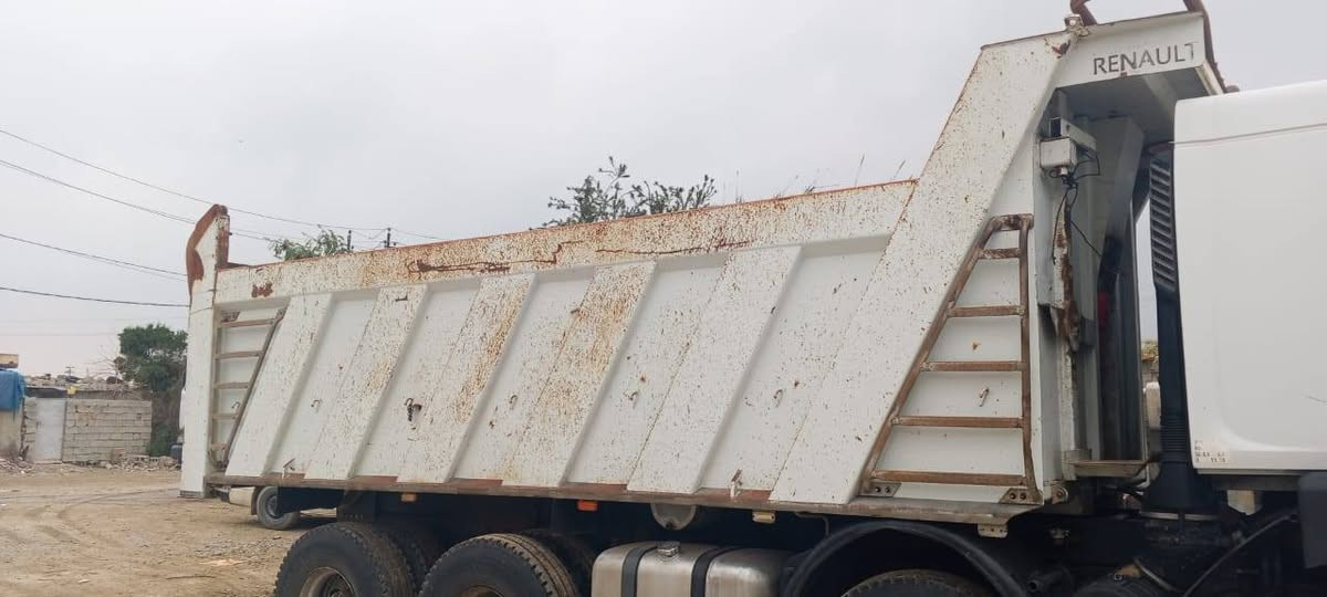 السلام عليكم للبيع بدي مايلر طول 6م كاعية 8 ملم صفاح ٦ملم بحالة جيدة حدادة النجف جاهز للعمل مكان كلار السعر 60 ورقة*********** ***********
