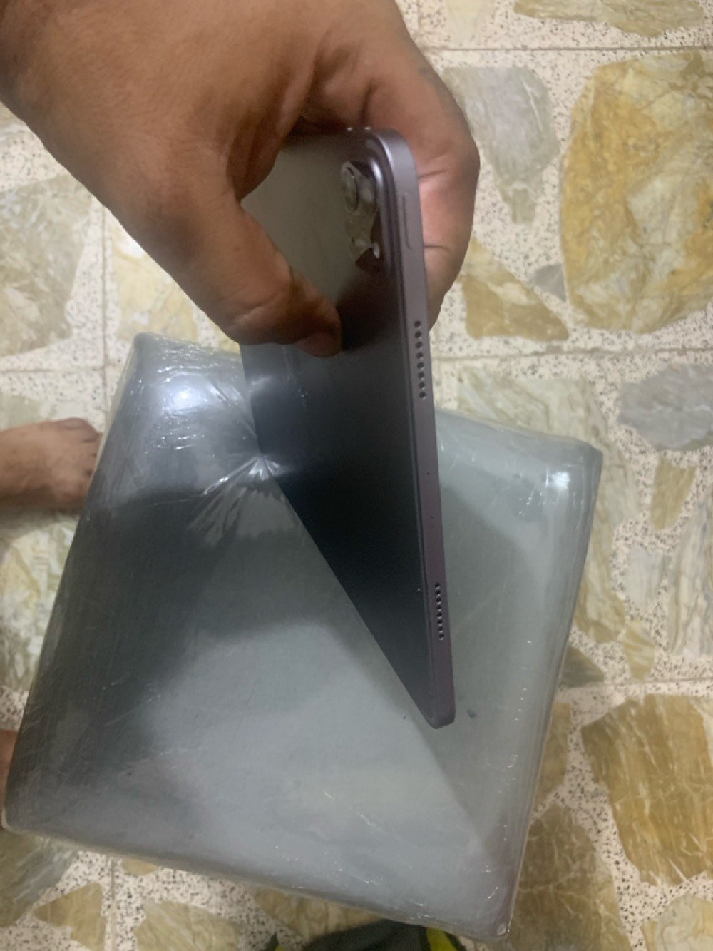 ايباد ١١ برو جيل ٤ M2 بطاريه ٩٠ بي هذني مماثرات شي الضربات السعر ٥٥٠ مكان بغداد الشعله 0771954904