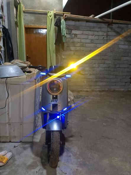 السلام عليكم شباب اليوم عنده دراجه شحن ار11 للبيع مراوس بيراني الدراجه صالي 14من شتريتهه الشراي يجي خاص و الدراجه مكفوله العنوان بصره قظاء المدينه يم احمد ابن علي الرقم***********
