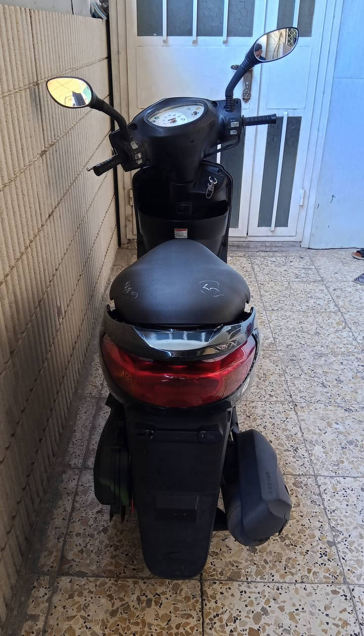 السلام عليكم 
بريز  ببغاء 140 نوزل 
مكينة بلادية كفر بلادي كلها ختم واحد 
كل شي شغال ما بيها اي نقص 
مكان الدراجة بالصالحية 
السعر  950  وبيها مجال قليل 
للاستفسار  ***********
