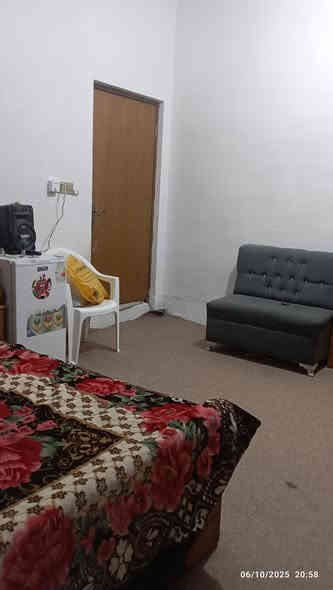 دار للبيع طابق واحد 

المساحه 350 متر واقع حال 400

يحتوي على غرفتين نوم وصاله واستقبال ومطبخ وحديقه ومجمع صحيات داخلي 

الدار جاهز للسكن 

الموقع على الشارع العام مباشر

للاستفسار ***********

البيت مرتب الصور تشرح الحال وبالواقع بعد احلى 

 وبناء حديث 2023
